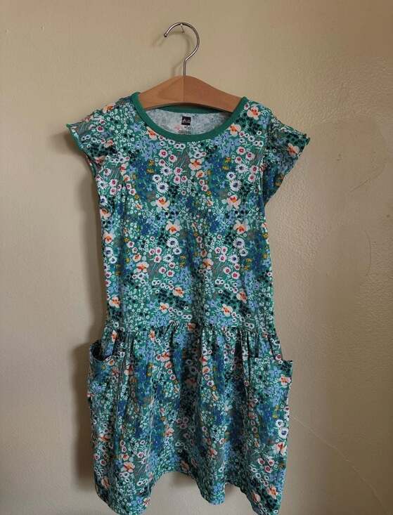 Tea Collection Other - Tea Collection Girls Green Floral Flutter Sleeve Pocket Dress Size 10
